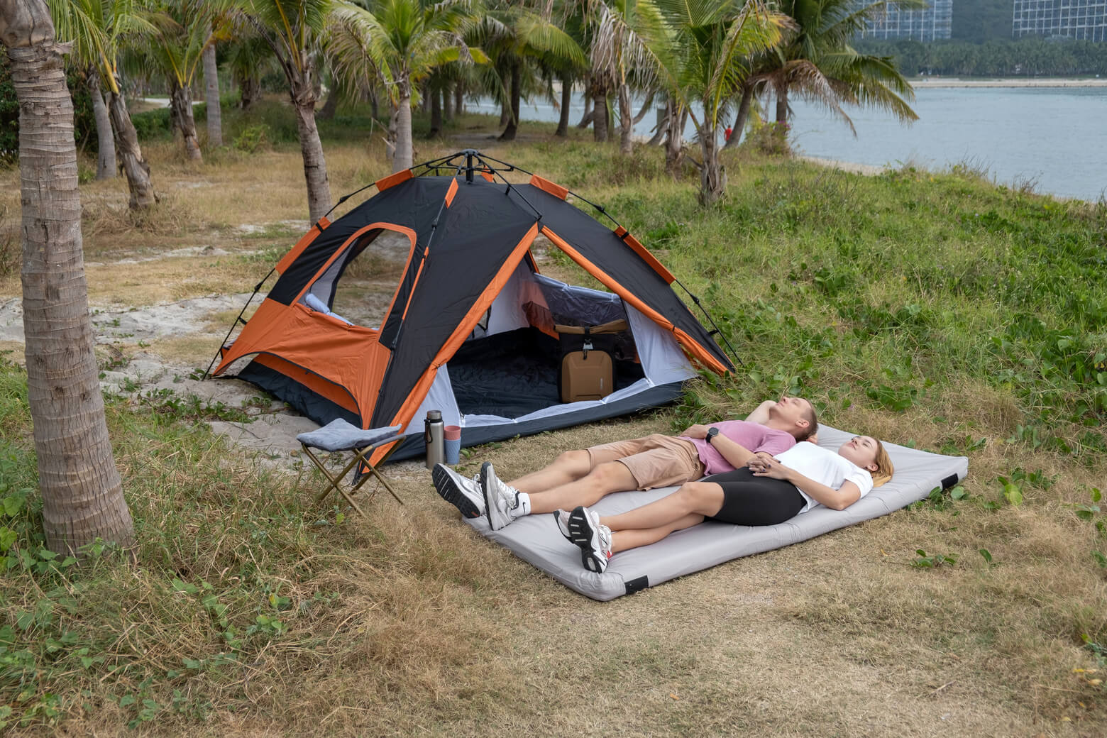 Roll up outlet mattress for camping