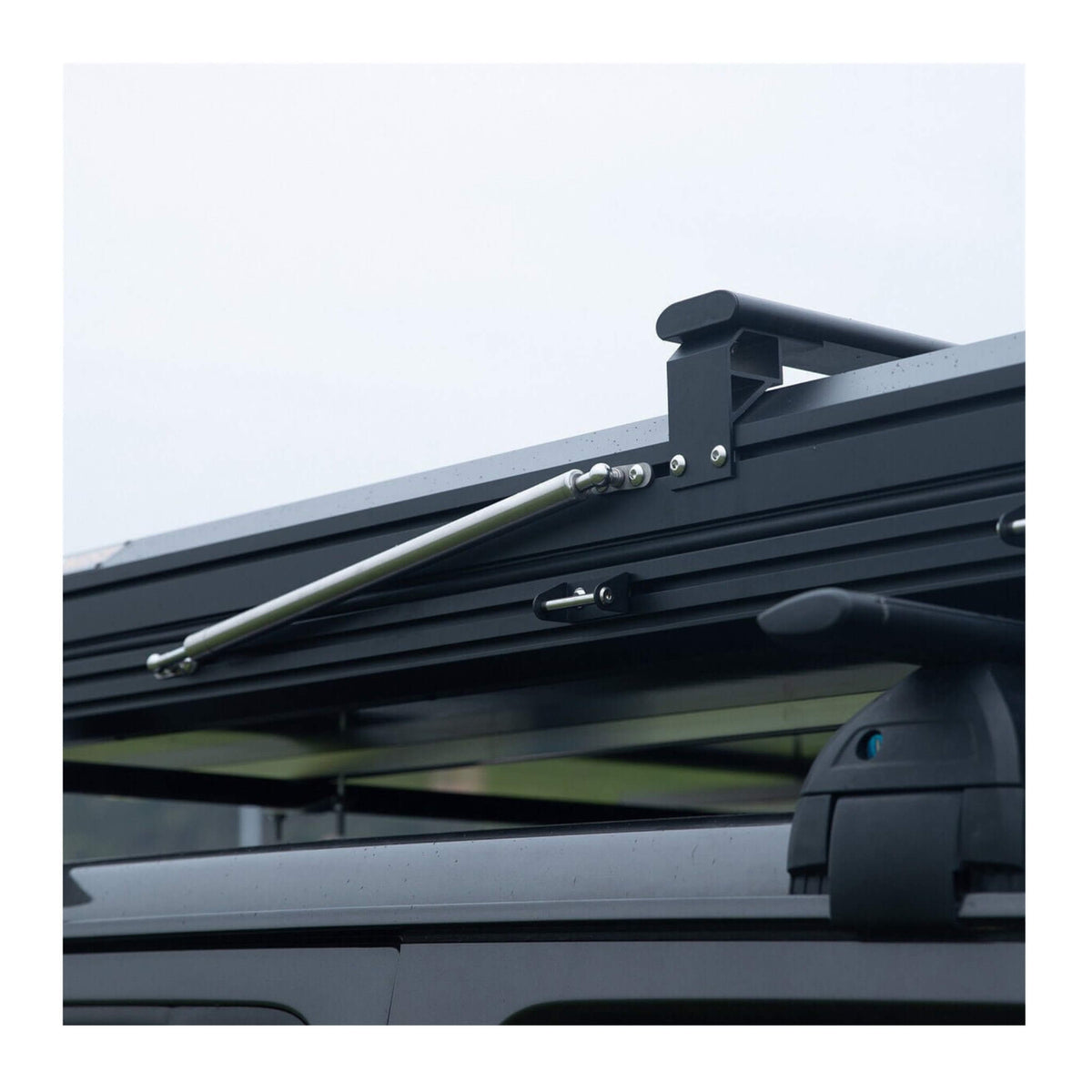SkyCamp Pro Rooftop Tent: Deluxe SUV Camping Experience - Hazli Collection